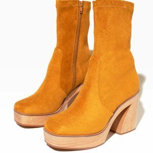 Charlotte Stone Stina in Ochre Size 7